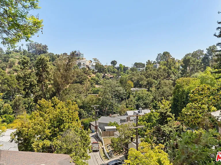 8781 Lookout Mountain Ave — Photo 25