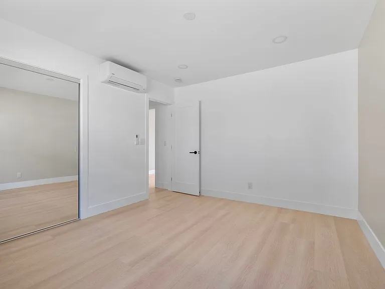 3983 Iowa St — Photo 10
