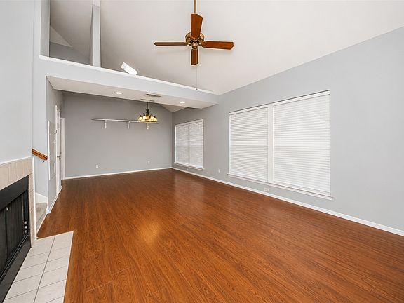 4th image of 2927 Peninsula Way