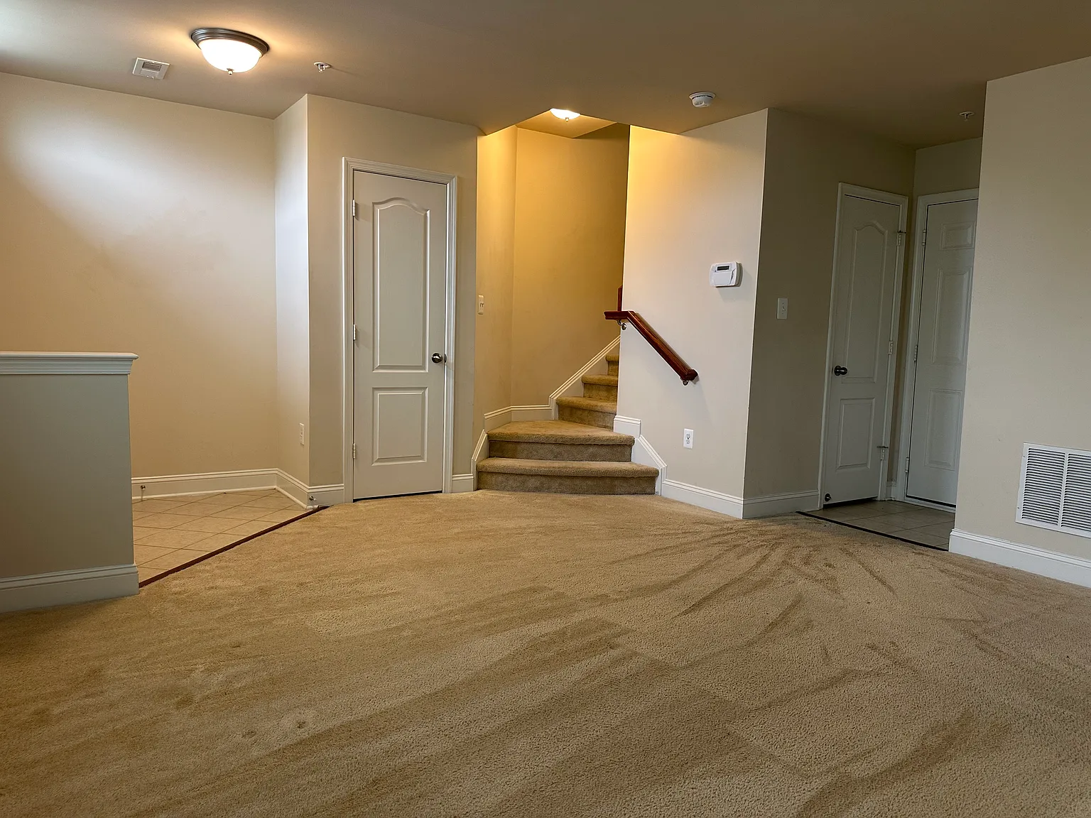 3 bed, 2.5 bath, 1990 sqft, $3,150 — Photo 2