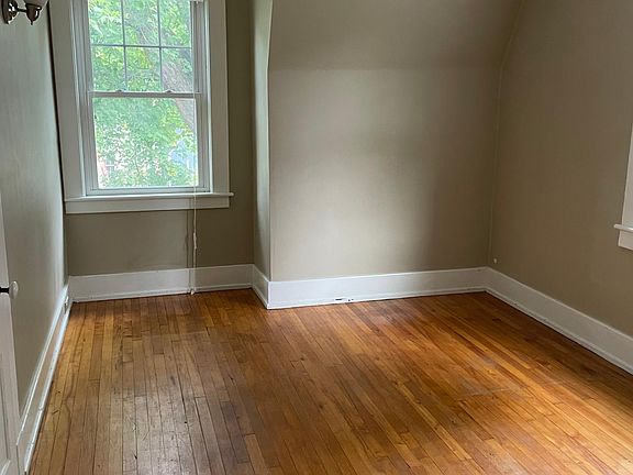 4th image of 6 1/2 Bay St