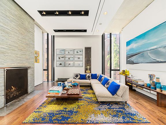 3rd image of 829 Greenwich St