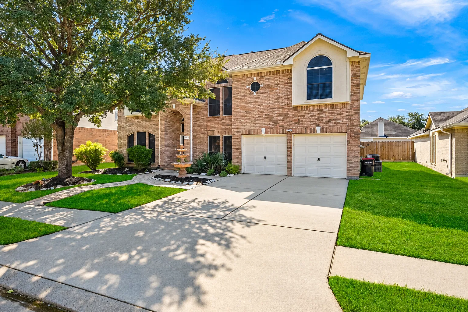 5 bed, 3.5 bath, 3581 sqft, $5,750 — Photo 2