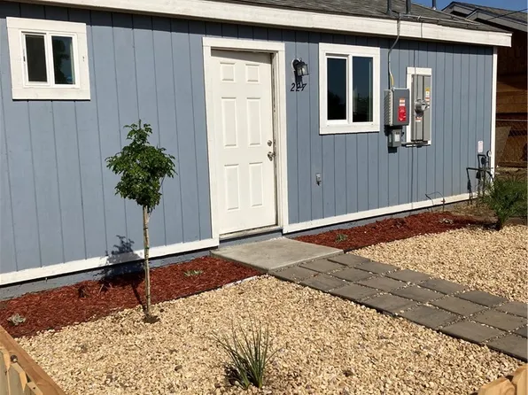 227 S Magnolia Ave, Farmersville, CA 93223