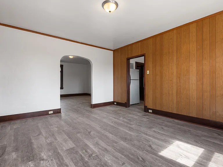326 Anthony St — Photo 9