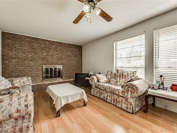 5th image of 1910 W Northgate Dr