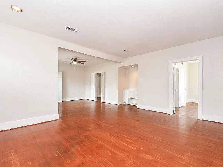 5049 Jefferson St #B — Photo 11