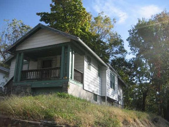 4th image of 4027 Norton Ave