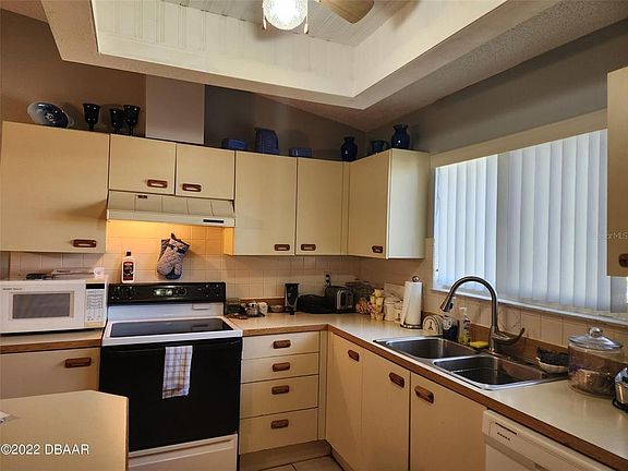 3rd image of 1056 Charles St