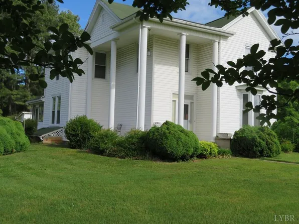 101 Music St S, Gretna, VA 24557