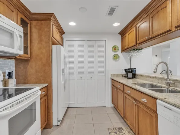 38 Plantation Dr APT 101, Vero Beach, FL 32966