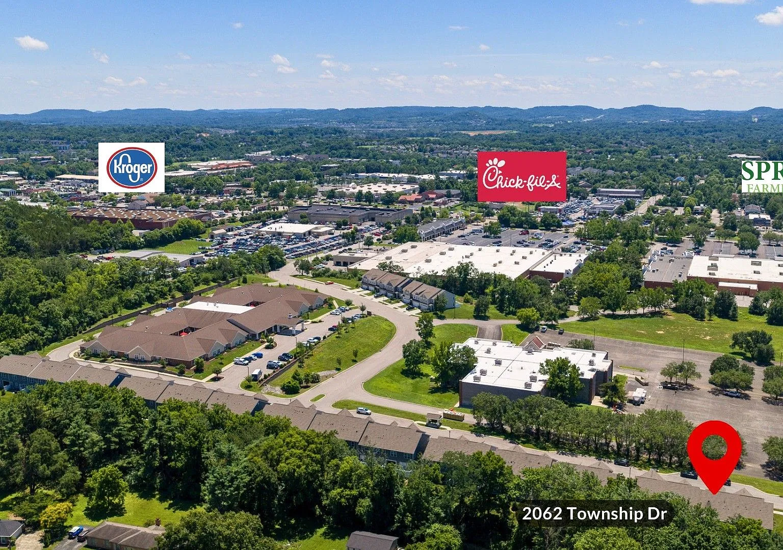 4BR Townhome in the Heart of Franklin — Photo 3