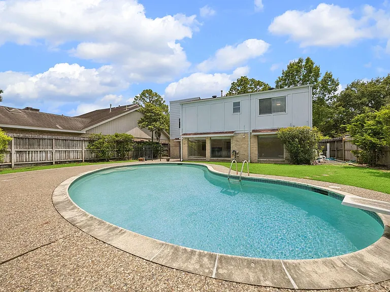 10314 Olympia Dr — Photo 1