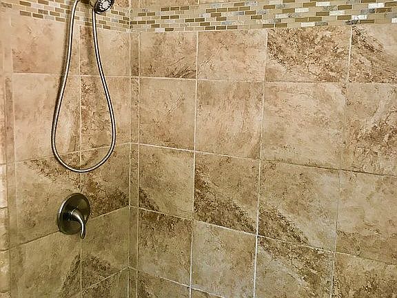 tile tub/shower