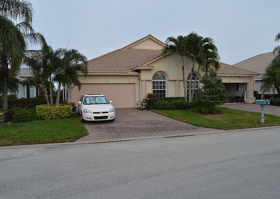 2nd image of 651 NW Red Pine Way
