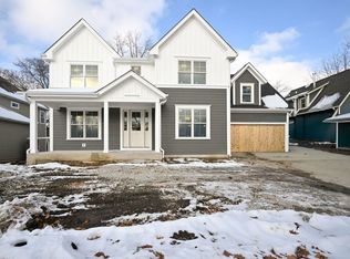 540 Elm St, Glen Ellyn, IL 60137