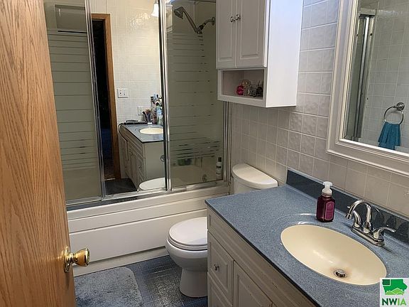 5th image of 2924 S Olive St