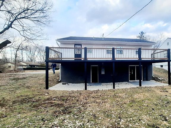 4th image of 3221 W Holly St