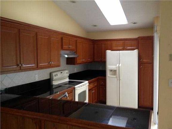 4th image of 11272 NW 44th St
