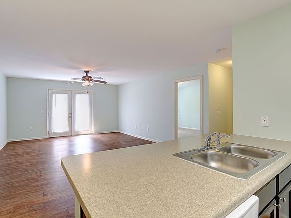 3rd image of 923 S Westland Ave APT D102