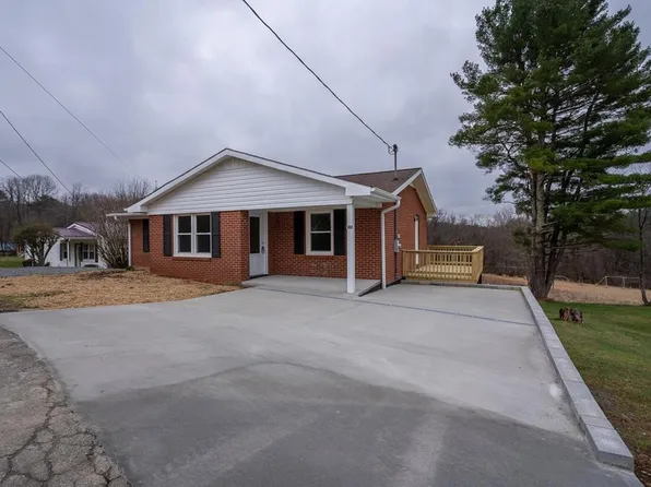 102 Garrett St, Galax, VA 24333