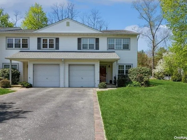 1 Indian Trace #1, Kings Park, NY 11754