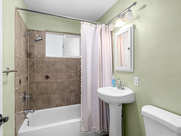 459 Herbert St — Photo 3