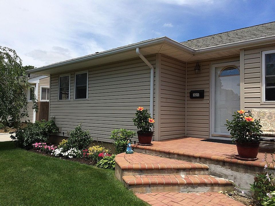 1st image of 321 Spruce Ln
