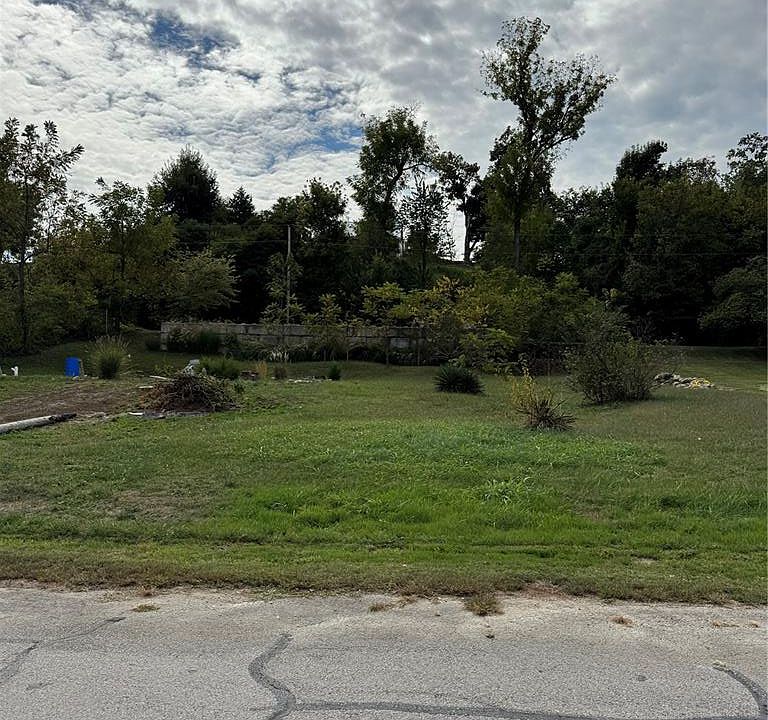 2nd image of 0 4th St