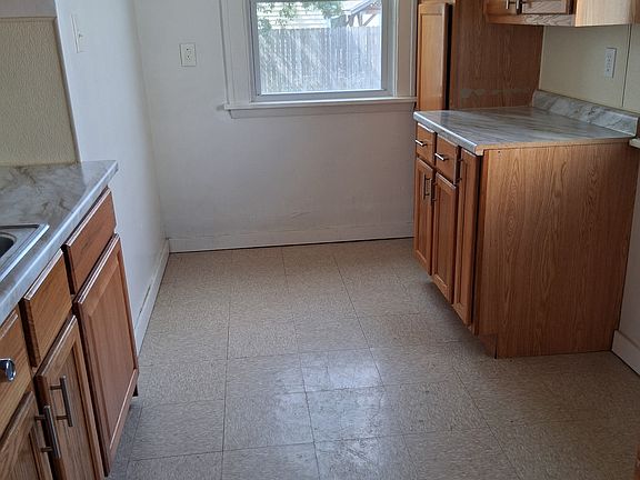 5th image of 19841 Monterey Ave