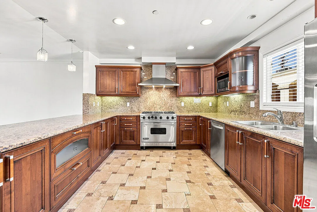 3 bed, 3.0 bath, 1877 sqft, $5,495 — Photo 3
