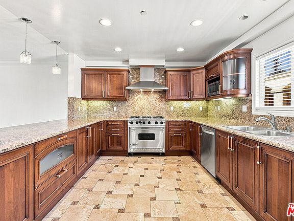 3rd image of 1828 Glendon Ave #Penthouse 3