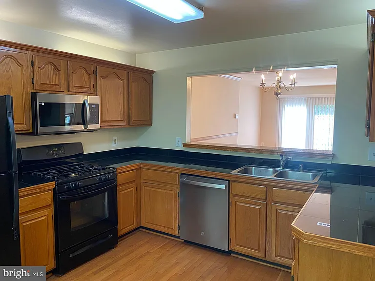 5623 Gresham Ln — Photo 16
