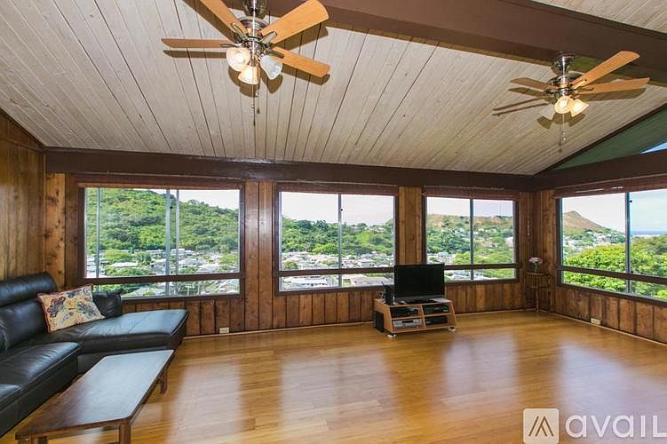 2nd image of 2407 Pacific Heights Rd #2407