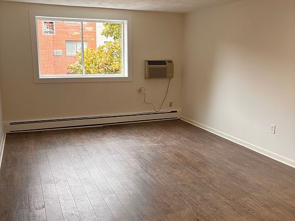 5th image of 400 Governors Dr APT 27
