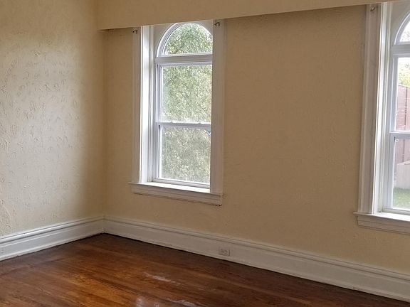 4th image of 4033 Russell Blvd #A