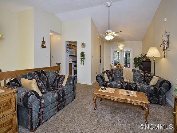 3rd image of 4 Springside Dr