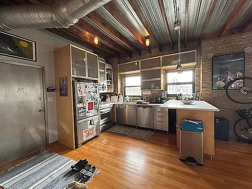 1151 W Erie St #3R Photo 1