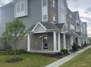 6307 Sandbelt Dr #33002, Woodridge, IL 60517