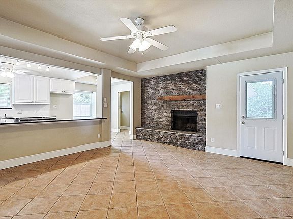 5th image of 218 Raintree Dr