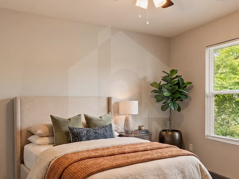 221 N Park Ave #B — Photo 4