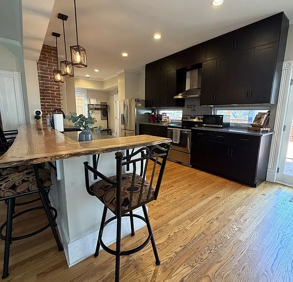 845 Illinois St — Photo 2