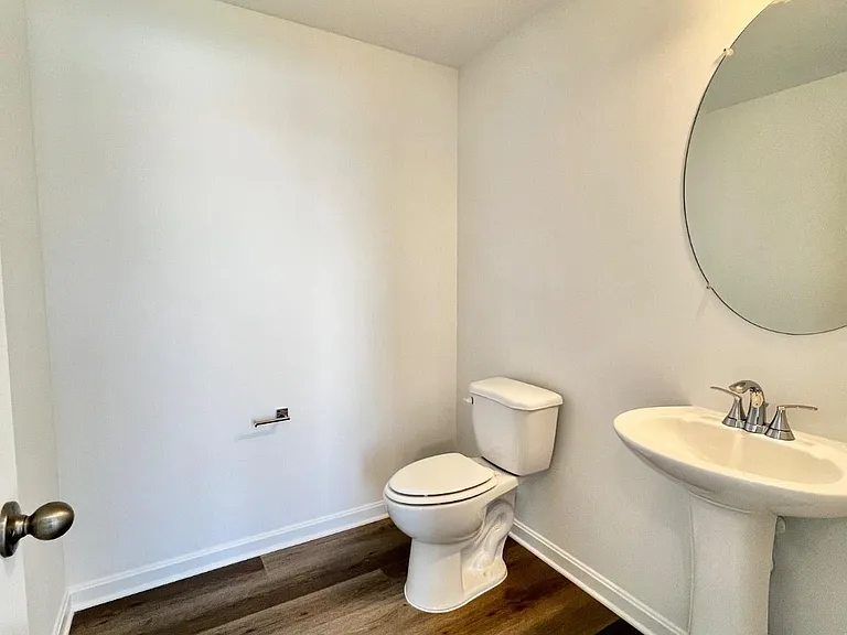 357 Andrew Ct — Photo 4