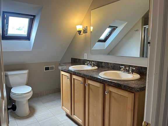 5th image of 3729 N Bosworth Ave #2
