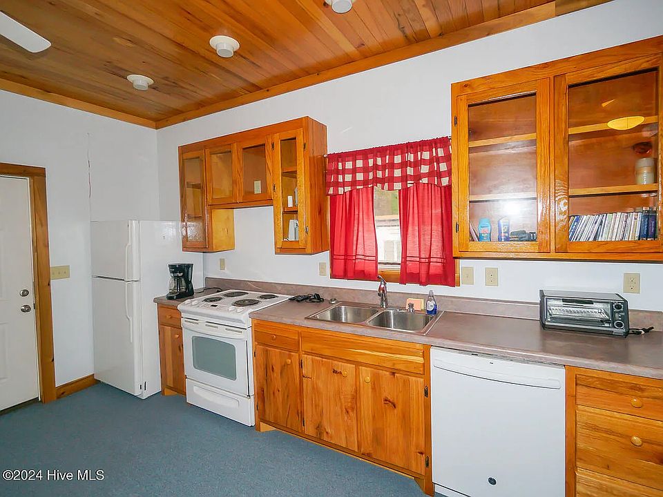 1st image of 124 NE 75th St #B