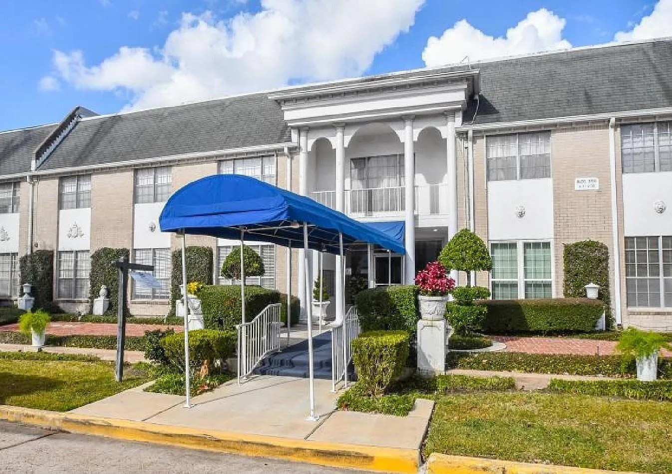 1 bed, 884 sqft, $1,200 — Photo 1