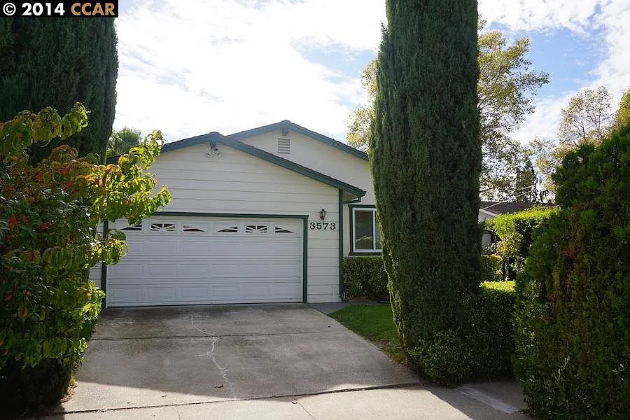 3573 Esperanza Dr photo 1