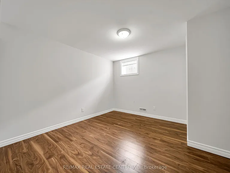 1074 Farmstead Dr — Photo 24