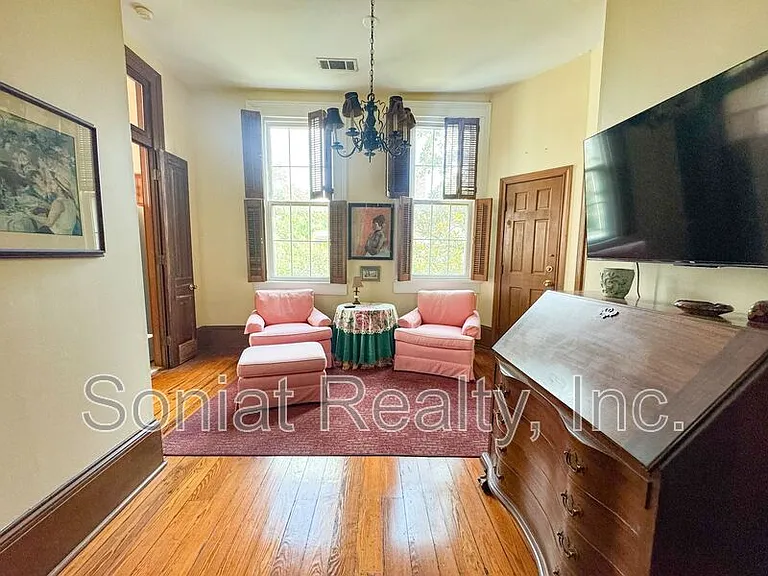 2726 Prytania St #7 — Photo 15