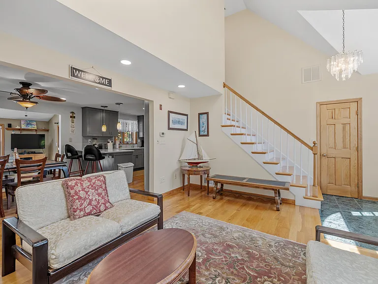 114 Dover Rd — Photo 8